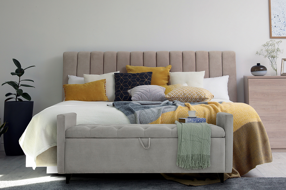 Dianora Bed Bench with Storage