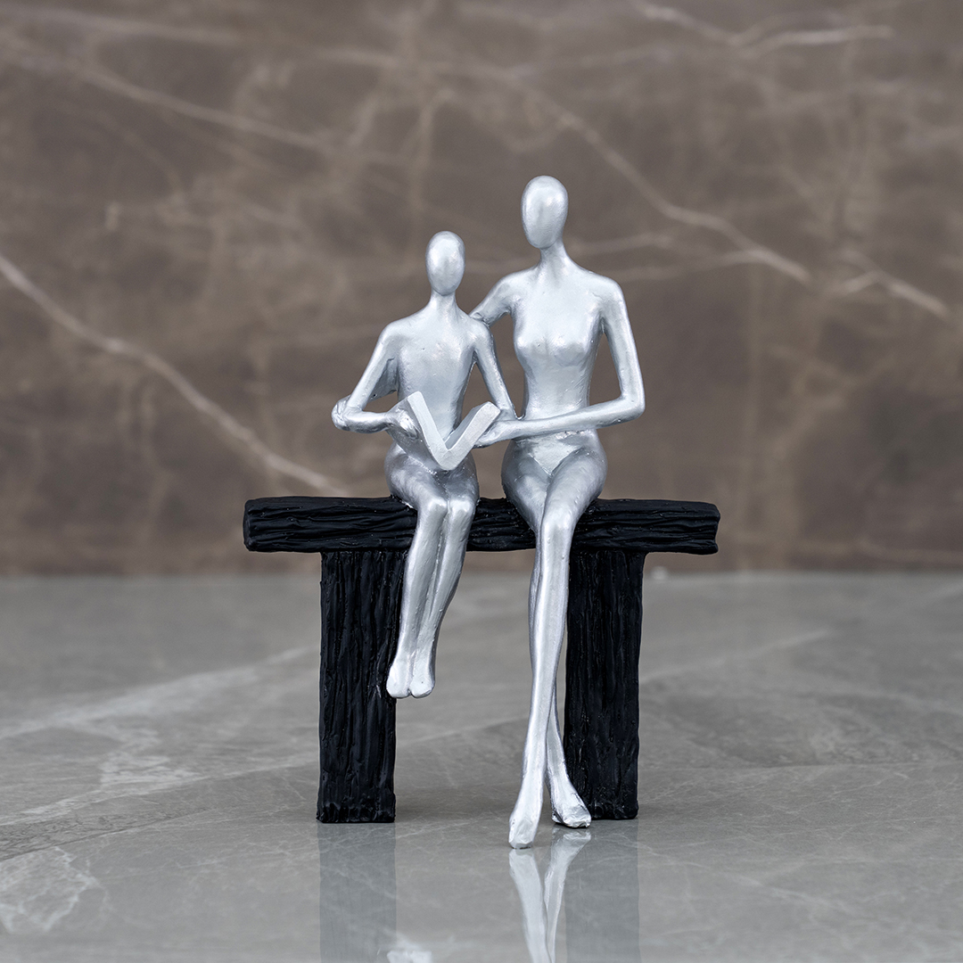 Auric Polyresin family accent 16.5 x 8.5 x 22.5 cm