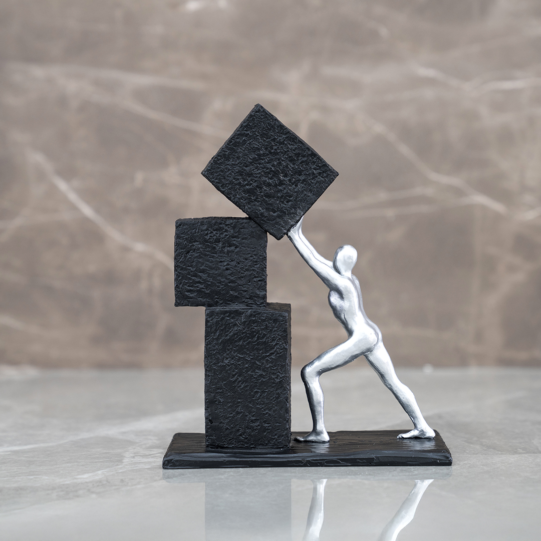 Auric Polyresin hardworking man accent 18 x 9 x 22.5 cm