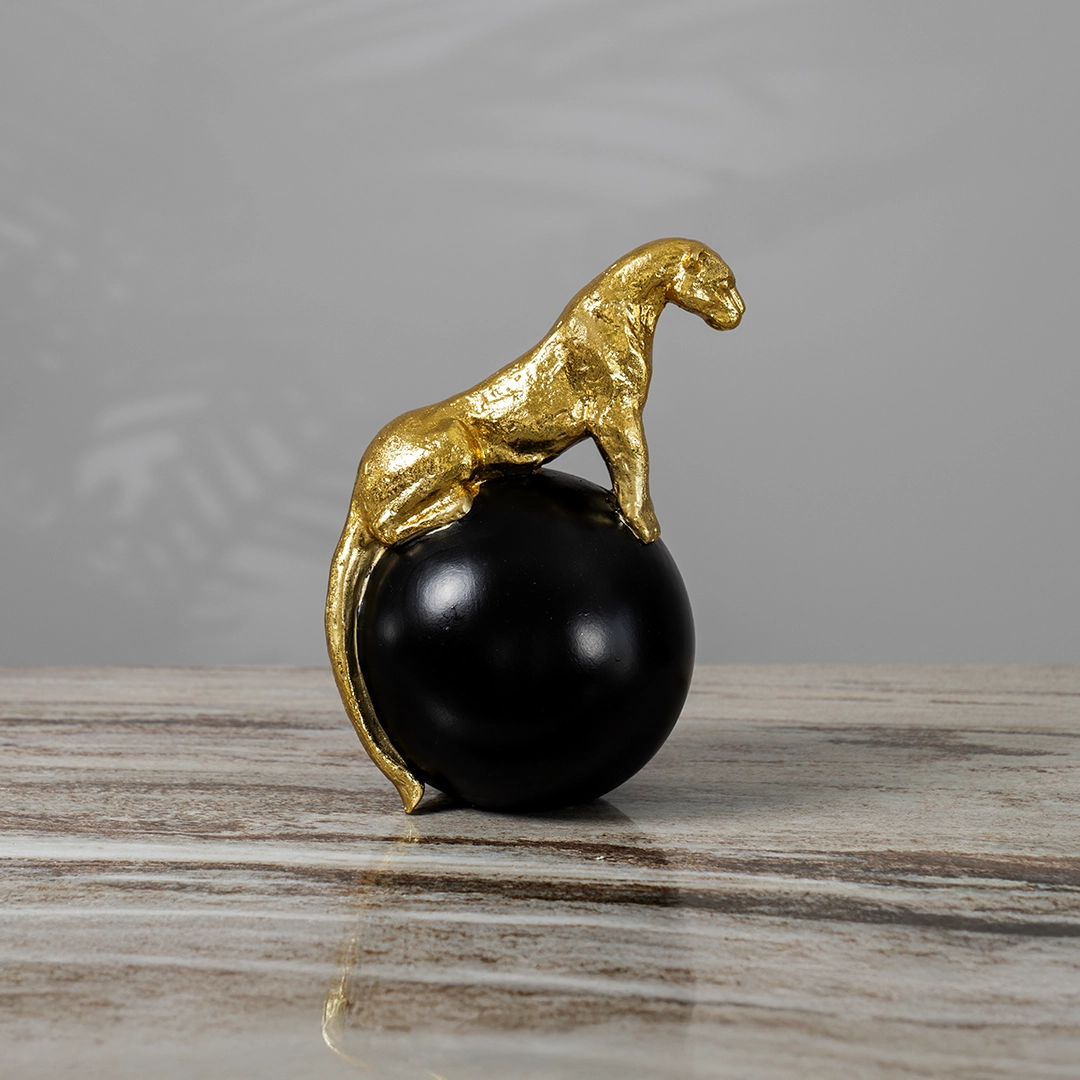 Blake resin sitting leopard 16.5×13.8×22.5 cm