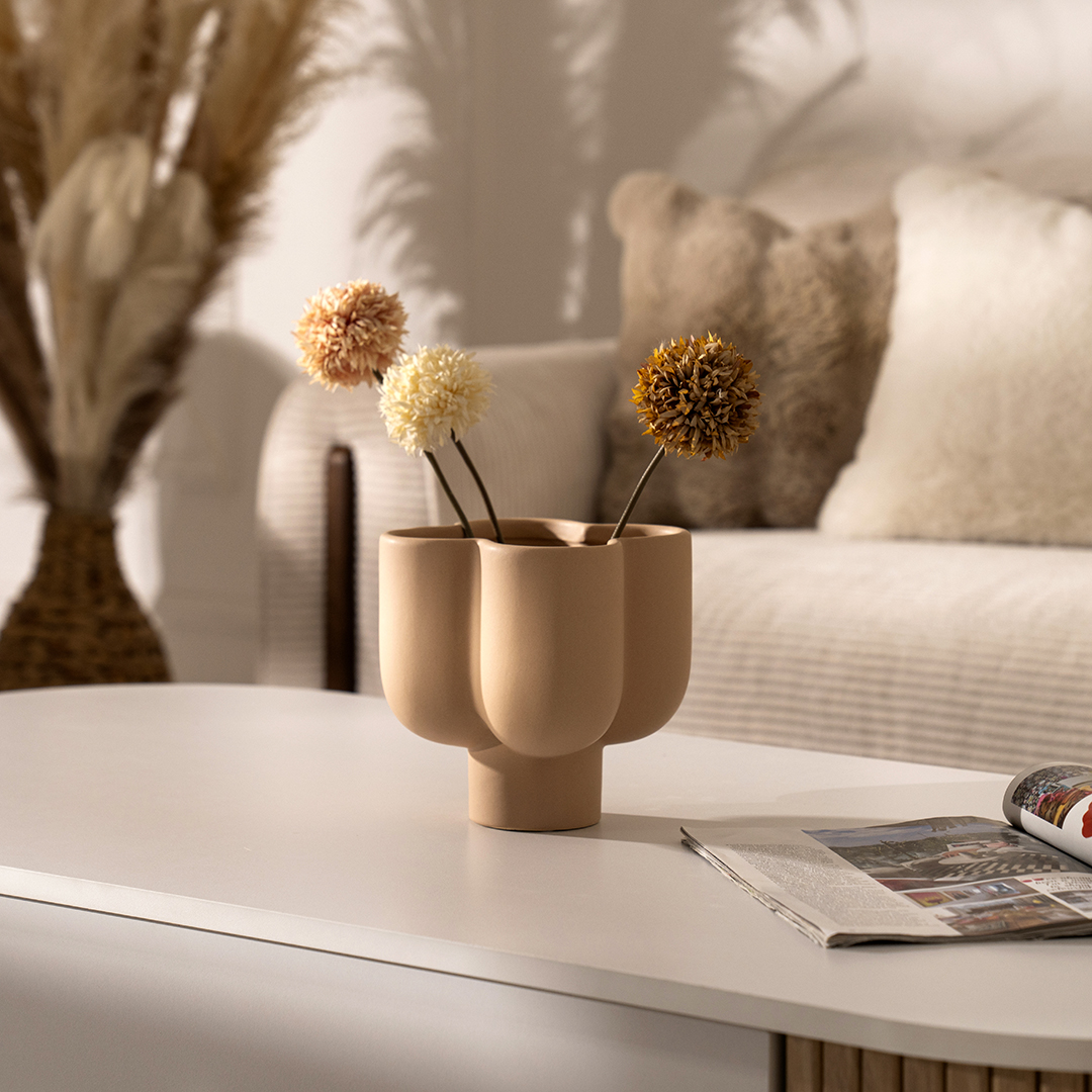 Quinn ceramic flower shape vase 15.5*15.5*16.5cm