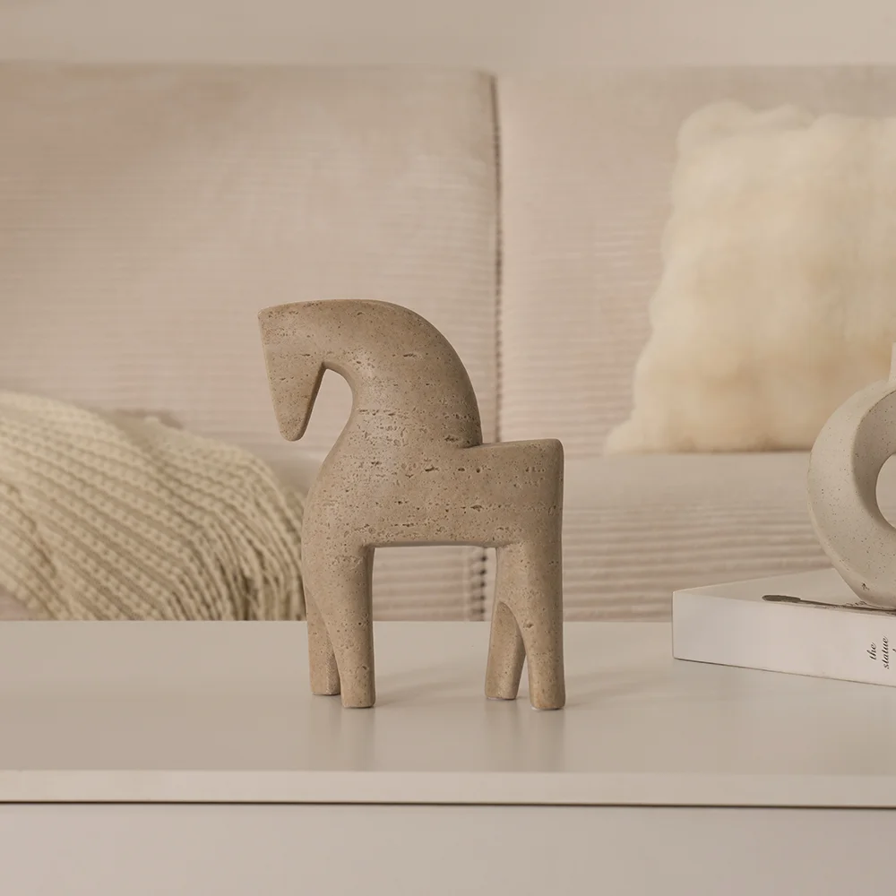 Rabaque travertine horse accent 17x6x23cm